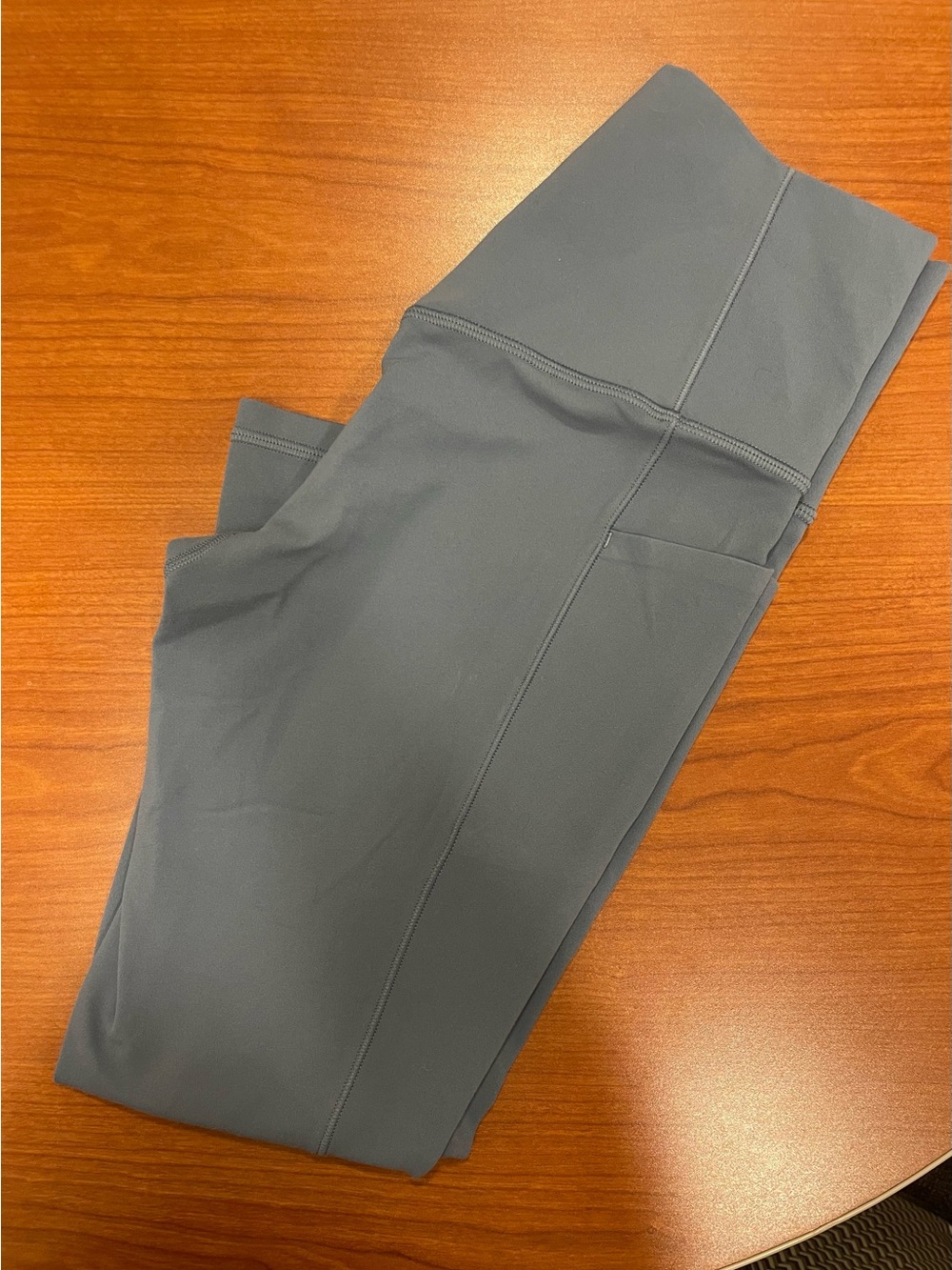 Athleta Salutation Stash Capri NWOT
